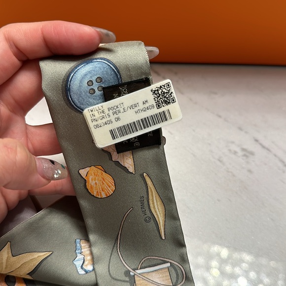 Hermes In the Pocket Twilly - Gris Perle / Vert Amande / Beige - Picture 4 of 4